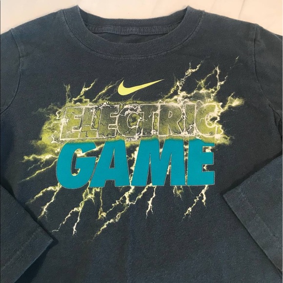 Kids’ Nike Graphic Long Sleeve T-Shirt Size 5 - Picture 2 of 5